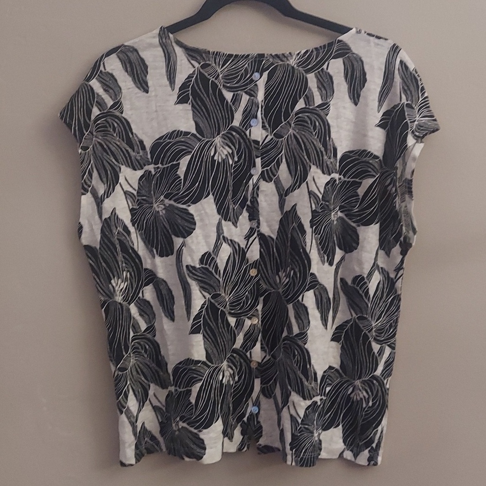 NWT TAHARI 100% Luxe Linen Black And White Floral Back Button Down Pullover Top - Picture 9 of 11
